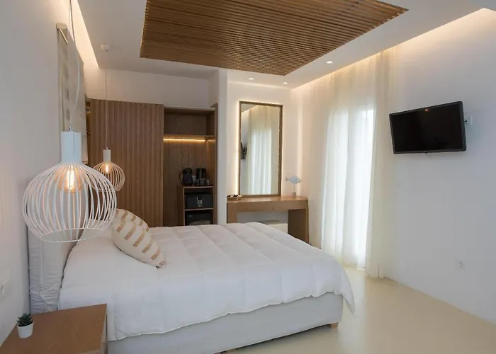 Elit Mykonos Apartahotel 4*